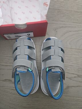 NIB See Kai Run Cyrus IV Flexirun Sandals in Gray/Blue Size 9